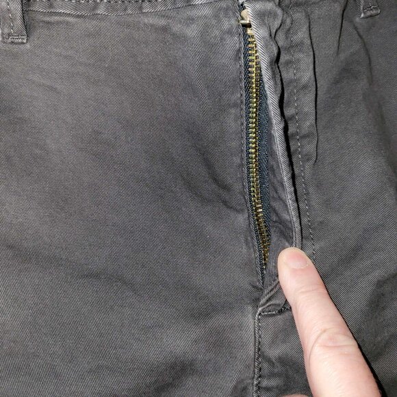 Eddie Bauer Stretch Curvy Pockets Gray Shorts Size 16 preowned 4.5" inseam - Picture 8 of 9